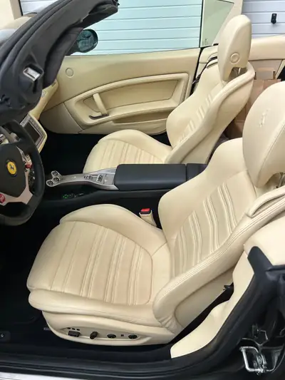 Ferrari California 4.3 — Cabriolet sport atmosphérique, 59'000 km, sans sinistre — Miniature 12