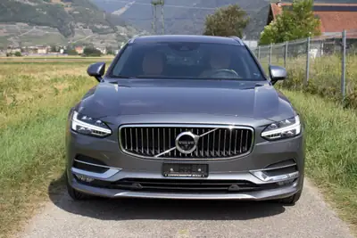 Volvo V90 2.0 T6 Inscription AWD — Élégance suédoise et performance tout-terrain — vue extérieure