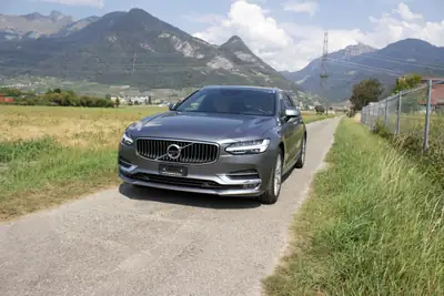 Volvo V90 2.0 T6 Inscription AWD — Élégance suédoise et performance tout-terrain — arrière