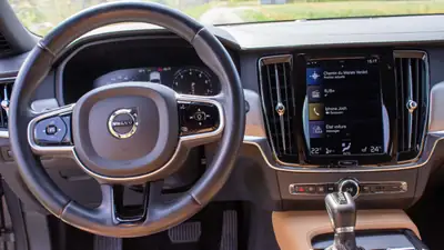 Volvo V90 2.0 T6 Inscription AWD — Élégance suédoise et performance tout-terrain — tableau de bord