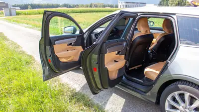 Volvo V90 2.0 T6 Inscription AWD — Élégance suédoise et performance tout-terrain — détail