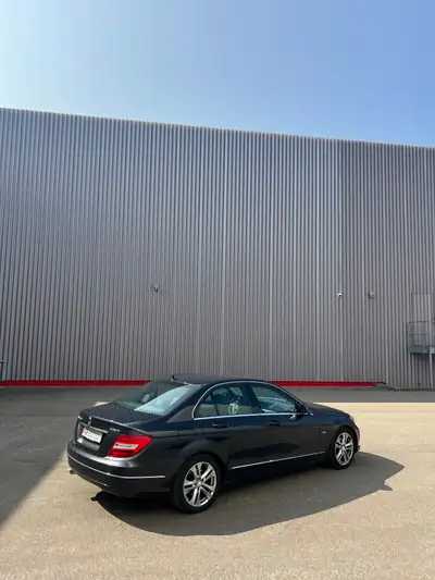 Mercedes-Benz C 250 CDI Avantgarde 4Matic — Berline premium diesel, traction intégrale — vista posteriore