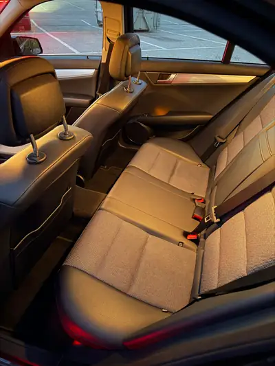 Mercedes-Benz C 250 CDI Avantgarde 4Matic — Berline premium diesel, traction intégrale — cruscotto