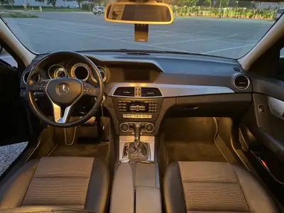 Mercedes-Benz C 250 CDI Avantgarde 4Matic — Berline premium diesel, traction intégrale — interni
