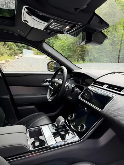 Range Rover Velar 2.0 T R-Dynamic SE — SUV premium British, entretien récent, kilométrage modéré — tableau de bord