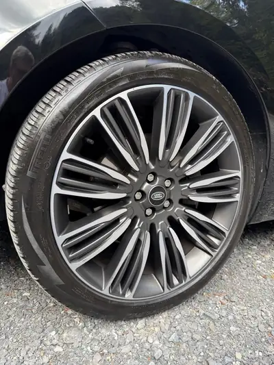 Range Rover Velar 2.0 T R-Dynamic SE — SUV premium British, entretien récent, kilométrage modéré — intérieur