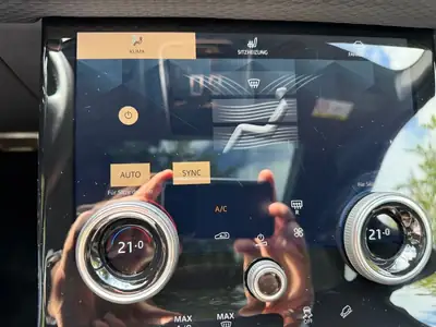 Range Rover Velar 2.0 T R-Dynamic SE — SUV premium British, entretien récent, kilométrage modéré — Miniature 14