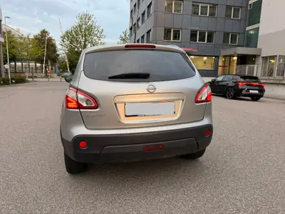 Nissan Qashqai 1.6 Visia — SUV compact fiable, entretien maîtrisé, sans accident — Heckansicht