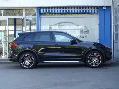 Porsche Cayenne Turbo 2014 — SUV sportif 520 ch, tous terrains maîtrisés — Miniature 8