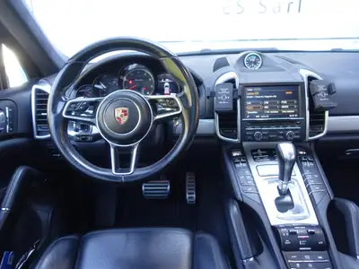 Porsche Cayenne Turbo 2014 — SUV sportif 520 ch, tous terrains maîtrisés — Miniature 10