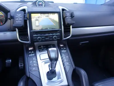Porsche Cayenne Turbo 2014 — SUV sportif 520 ch, tous terrains maîtrisés — Miniature 16