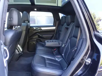 Porsche Cayenne Turbo 2014 — SUV sportif 520 ch, tous terrains maîtrisés — Miniature 18