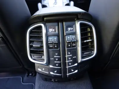 Porsche Cayenne Turbo 2014 — SUV sportif 520 ch, tous terrains maîtrisés — Miniature 20