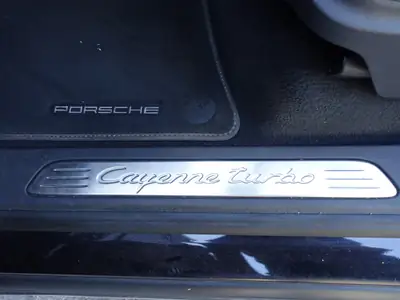 Porsche Cayenne Turbo 2014 — SUV sportif 520 ch, tous terrains maîtrisés — Miniature 21