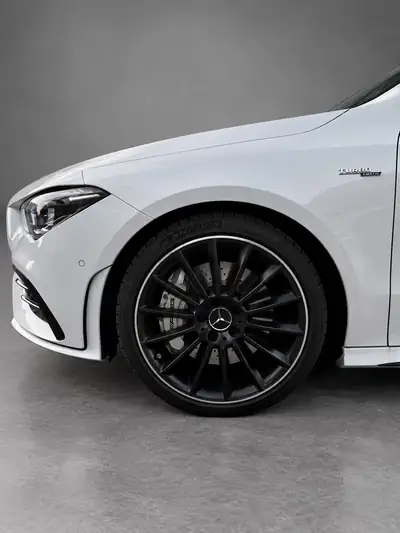 Mercedes-Benz CLA 35 AMG 4matic — Élégance sportive et traction intégrale — interni
