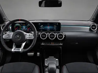 Mercedes-Benz CLA 35 AMG 4matic — Élégance sportive et traction intégrale — dettaglio