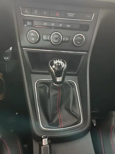 SEAT Leon 1.4 TSI 125 FR — Monospace polyvalent, toit panoramique, freins neufs — Miniature 9