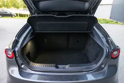 Mazda 3 Homura 2.0 186 PS — Mild-Hybrid, automatique, état impeccable — tableau de bord