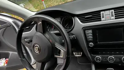 Skoda Octavia 1.8 TSI 180 4x4 DSG — Familiale robuste, transmission intégrale et 80 000 km — rear view