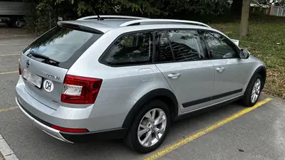 Skoda Octavia 1.8 TSI 180 4x4 DSG — Familiale robuste, transmission intégrale et 80 000 km — side view
