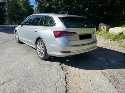 Skoda Octavia Combi 2.0 TDI 200 4x4 — Monospace diesel robuste, 52'000 km seulement — side view