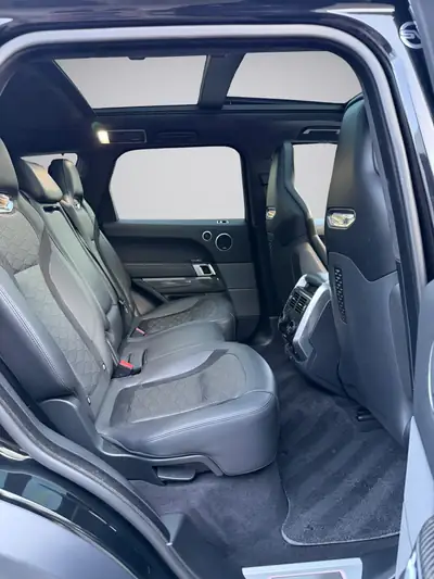 Range Rover Sport SVR 5.0 V8 — 575 ch de puissance brute, finition premium — Miniatura 13