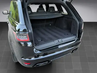 Range Rover Sport SVR 5.0 V8 — 575 ch de puissance brute, finition premium — Miniatura 18