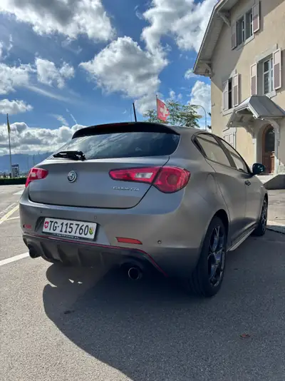 Alfa Romeo Giulietta 1750 TBi Veloce TCT — Sportive italienne entretenue, prête à rouler — côté