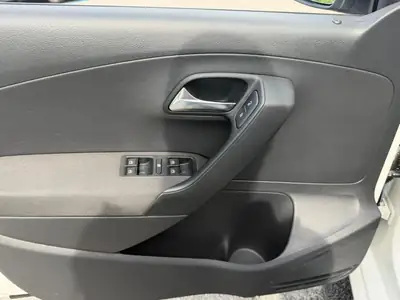 Volkswagen Polo 1.2 6V Trendline — Citadine fiable, entretien suivi, 64000 km — Miniatura 16