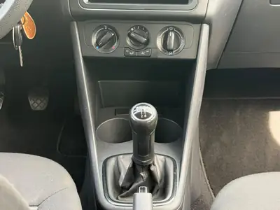 Volkswagen Polo 1.2 6V Trendline — Citadine fiable, entretien suivi, 64000 km — Miniatura 22