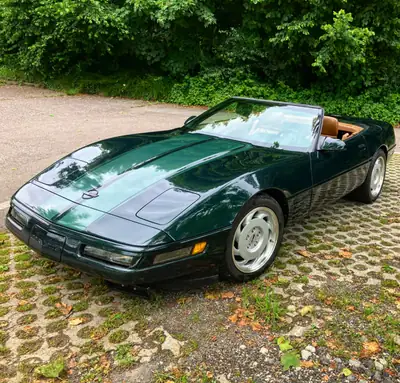 Chevrolet Corvette 5.7 1992 — Cabriolet américain mythique, moteur V8 puissant — side view