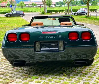 Chevrolet Corvette 5.7 1992 — Cabriolet américain mythique, moteur V8 puissant — rear view