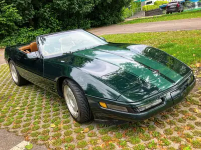 Chevrolet Corvette 5.7 1992 — Cabriolet américain mythique, moteur V8 puissant — exterior view