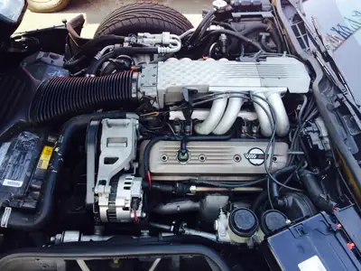 Chevrolet Corvette 5.7 1992 — Cabriolet américain mythique, moteur V8 puissant — detail