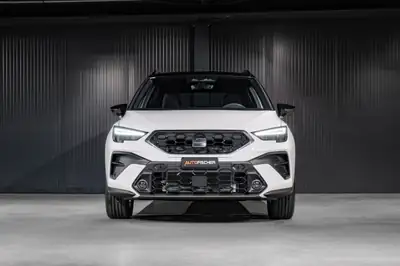 SEAT Arona 1.0 TSI Eco Style DSG — Citadin polyvalent, quasi-neuf, garantie constructeur — Heckansicht
