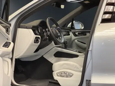 Porsche Macan GTS PDK 2024 — SUV sportif haute performance, kilométrage quasi neuf — Miniature 9
