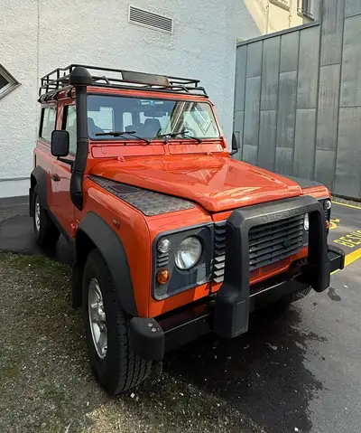 Land Rover Defender 2.5 TDi ST — Le 4x4 mythique, robustesse et polyvalence sans compromis — côté