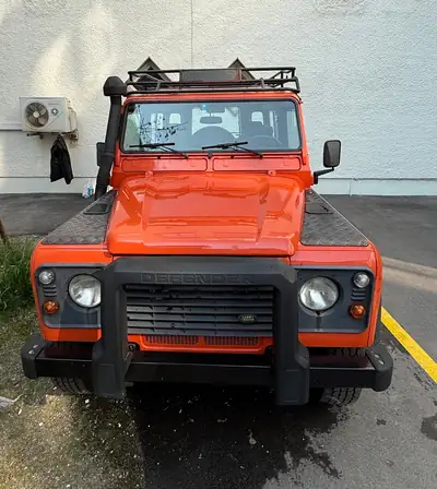 Land Rover Defender 2.5 TDi ST — Le 4x4 mythique, robustesse et polyvalence sans compromis — vue extérieure