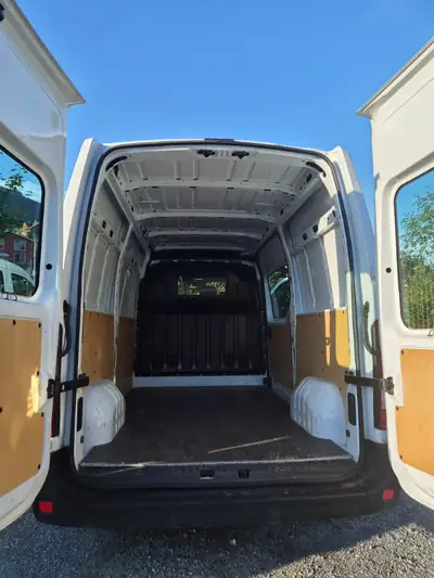 Nissan Interstar 2.3 dCi 135 — Monospace 7 places robuste, faible kilométrage — Heckansicht
