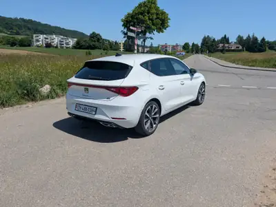 SEAT Leon 1.5 TSI — Berline compacte entretenue, historique complet — tableau de bord
