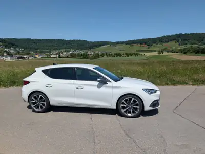 SEAT Leon 1.5 TSI — Berline compacte entretenue, historique complet — intérieur