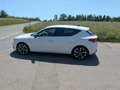 SEAT Leon 1.5 TSI — Berline compacte entretenue, historique complet — Miniature 8