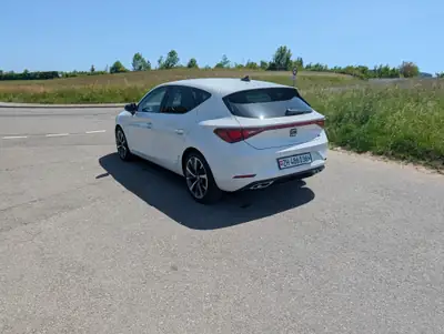 SEAT Leon 1.5 TSI — Berline compacte entretenue, historique complet — Miniature 7