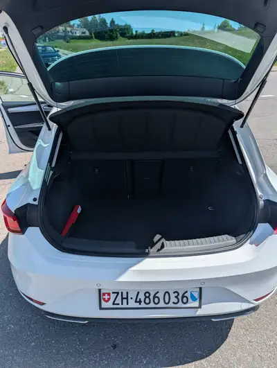 SEAT Leon 1.5 TSI — Berline compacte entretenue, historique complet — Miniature 14