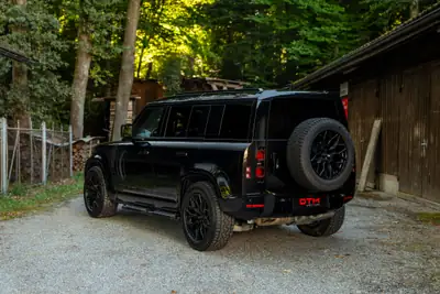 Land Rover Defender 3.0 D I6 300 X-Dynamic HSE — SUV premium 7 places, motorisation diesel hybride performante — Innenraum
