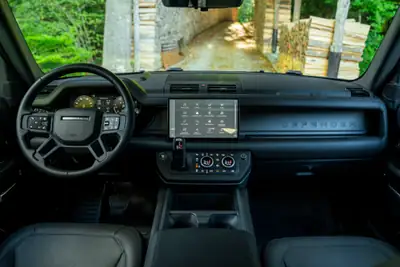 Land Rover Defender 3.0 D I6 300 X-Dynamic HSE — SUV premium 7 places, motorisation diesel hybride performante — Miniatur 8