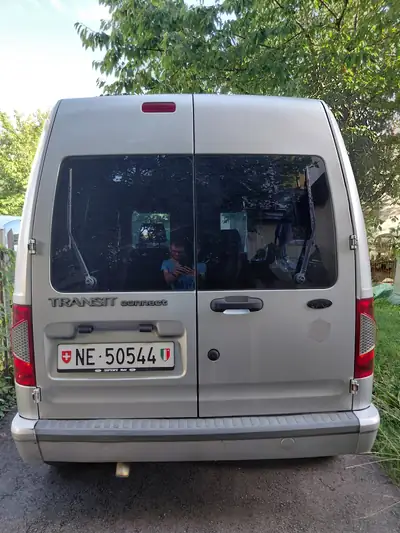 Ford Transit Connect 1.8 TDCi 90 — Utilitaire compact diesel, parfait pour artisans — vista posteriore