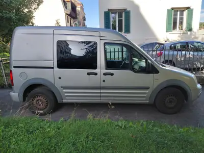 Ford Transit Connect 1.8 TDCi 90 — Utilitaire compact diesel, parfait pour artisans — fianco