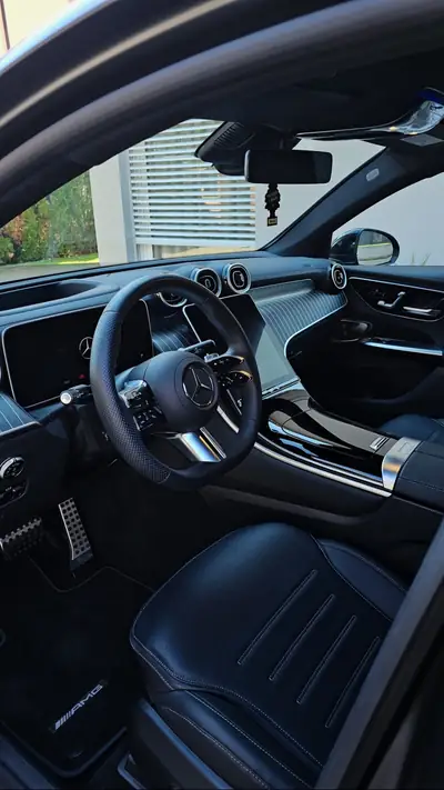 Mercedes-Benz GLC 220 Coupé 4MATIC — SUV premium hybride diesel, 22 000 km seulement — Innenraum