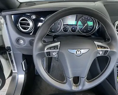 Bentley Continental 6.0 V12 Speed — Coupé ultra-luxe, 635 ch, occasion rare — Armaturenbrett